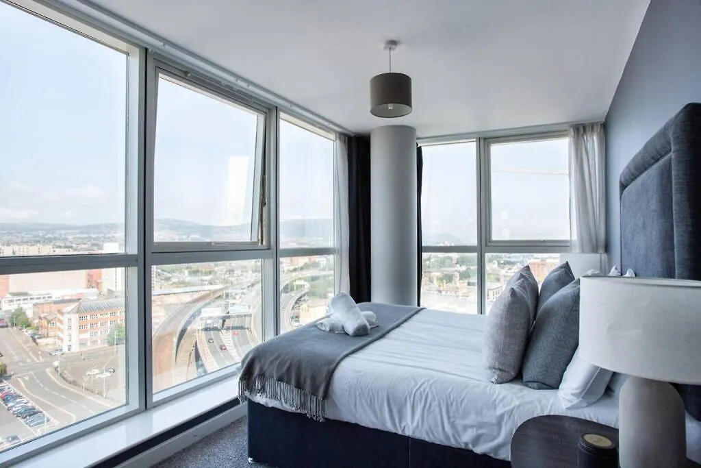 Titanic & City Views, Ultra Luxury City Parking Belfast 0*,