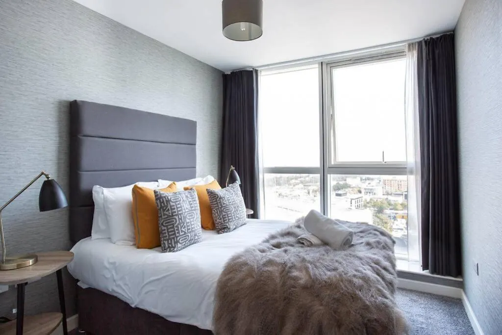 Titanic & City Views, Ultra Luxury City Parking 贝尔法斯特 0*,  英国