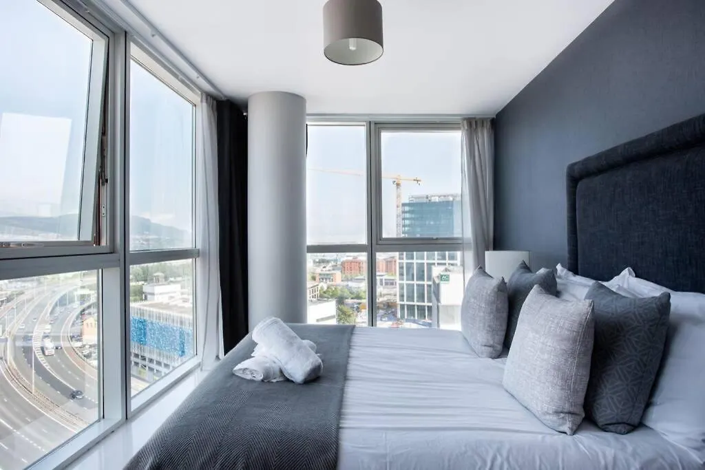 Titanic & City Views, Ultra Luxury City Parking 贝尔法斯特 公寓