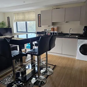  Apartment Kakra's Place With Free Secure Parking United Kingdom