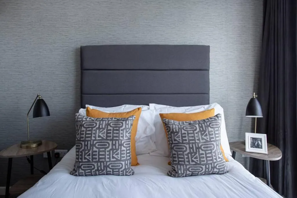 Titanic & City Views, Ultra Luxury City Parking Belfast Apartment
